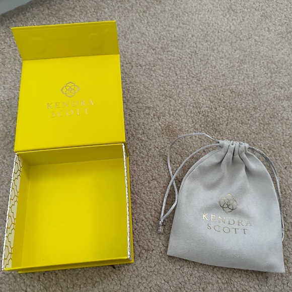 Kendra Scott Abbie Bangle Bracelet in Vintage Silver, Size M/L - Picture 8 of 16